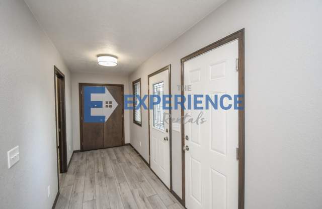 Spacious 3BR Townhome on Quiet Cul-de-Sac! Gallery 4
