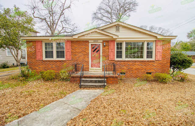 Charming Shandon Corner Lot Home 3 bedroom 1.5 bathroom – Hardwood Floors, Fenced Yard! Gallery 4