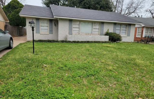 3 bedroom 2 bathroom - 374 Sandefur Drive, Shreveport, LA 71105