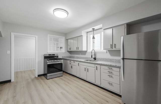 SECURE your spot TODAY and ENJOY $250 OFF the 1st MONTH of rent if signed lease by 8/28/24! JUST RENOVATED! STUNNING 2 BEDROOM HOUSE WITH NO STAIRS AVALABLE IN GLASSPORT! WITH OFF-STREET PARKING! - 815 Vermont Avenue, Glassport, PA 15045