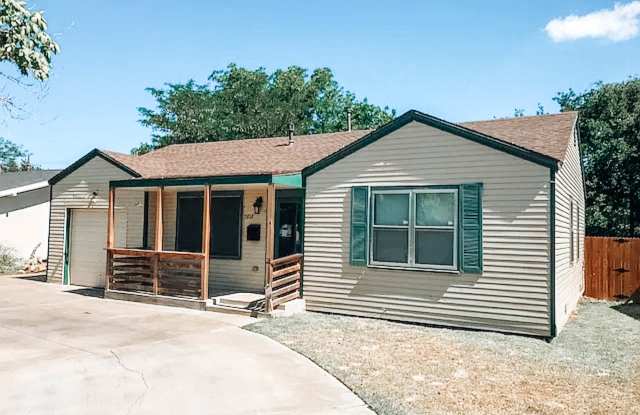 3818 33rd St photos photos