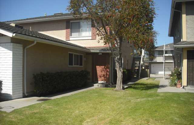 Lovely 2 bedroom Penthouse Condo with garage & pool photos photos