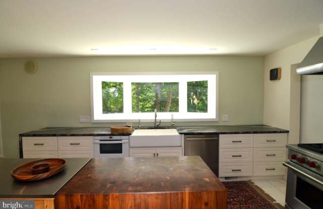 9401 TOBIN CIRCLE Gallery 4