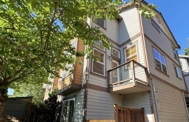 3 BED SEATTLE TOWNHOME FOR RENT W HIGH END FINISHES & EASY COMMUTE Gallery 4