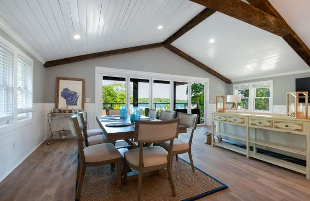 Geneva Lake View Villa with Balcony – Available for Monthly & Mid-Term Rentals Gallery 4