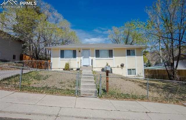 Charming 3 Bedroom in West Colorado Springs photos photos
