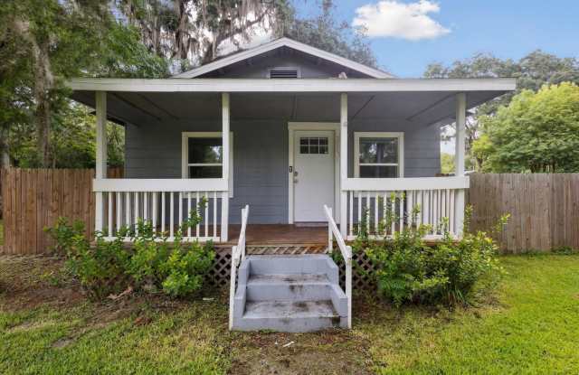 Charming 3BR House in Brooksville - 20031 Oakdale Avenue, North Brooksville, FL 34601