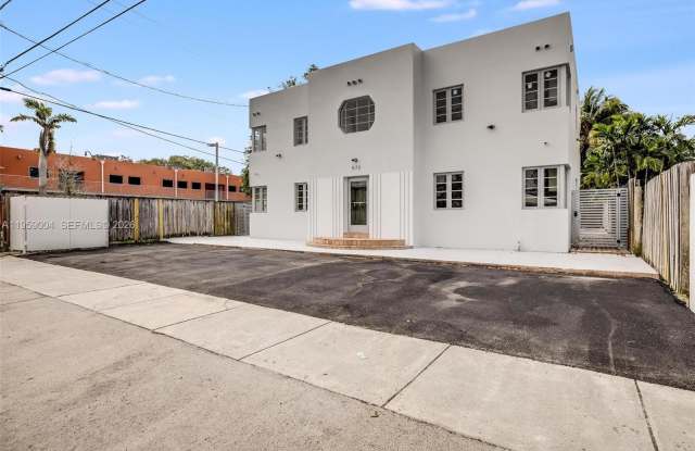 572 NE 67th St photos photos