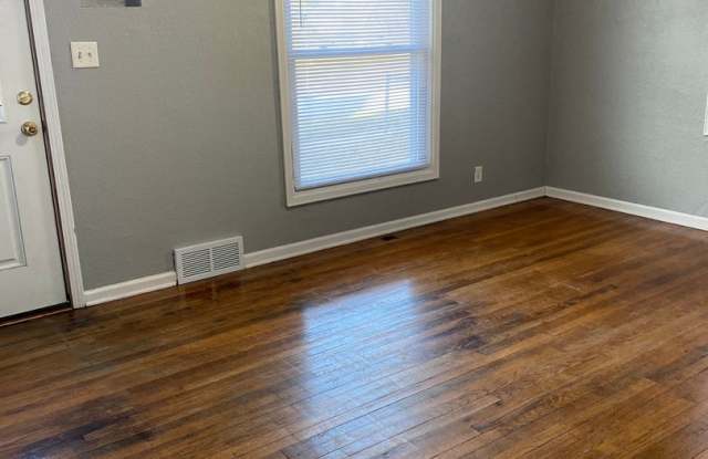 3 Bedroom, 1 Bath Single Family Home 430 Lester St Waterloo, IA 50703 Gallery 3