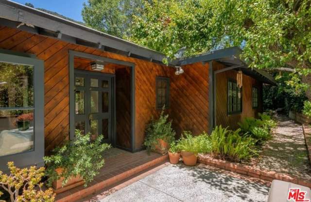 3266 Mandeville Canyon Rd photos photos