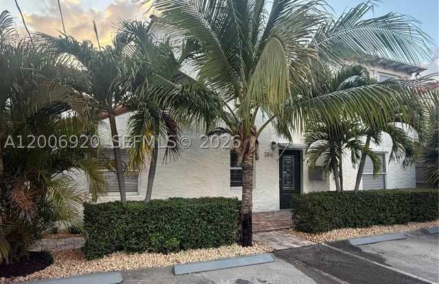 2816 Pine Tree Dr Gallery 1