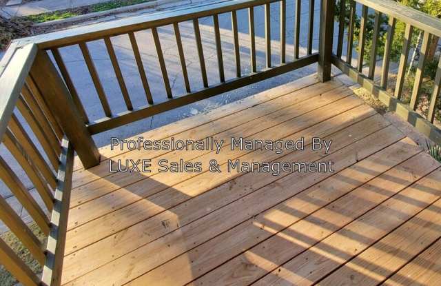 3110 1/2 N Lake Ave Gallery 4