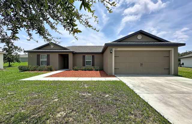 3 bedroom/2 bathroom Spacious Open-Concept Living with Modern Finishes photos photos