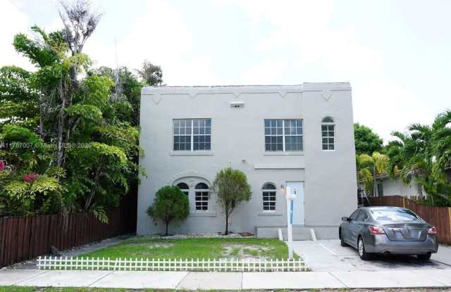 1652 Madison St photos photos