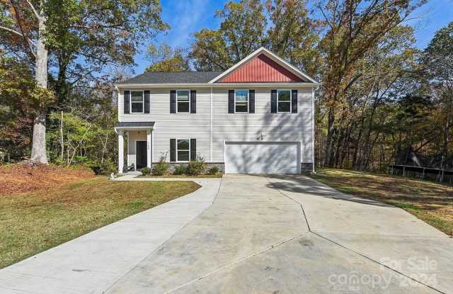 Room in 5 Bedroom Home at Denbur Dr Gallery 3