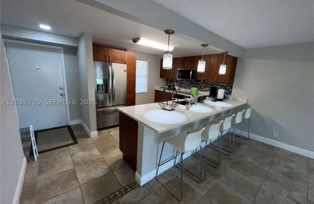 301 SE 3rd St photos photos