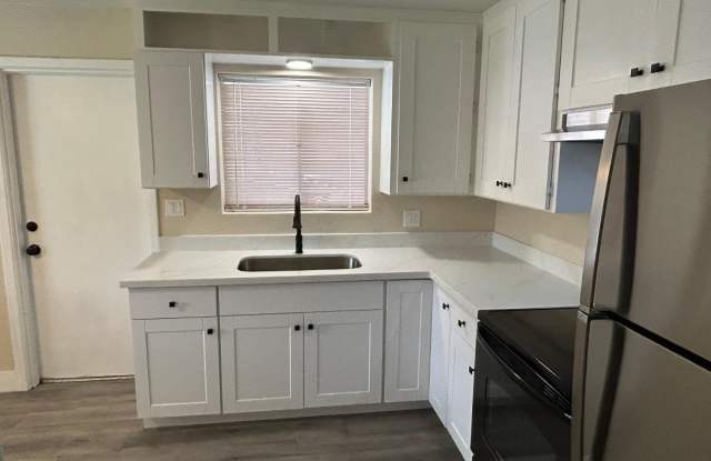 726 E 3rd Avenue photos photos