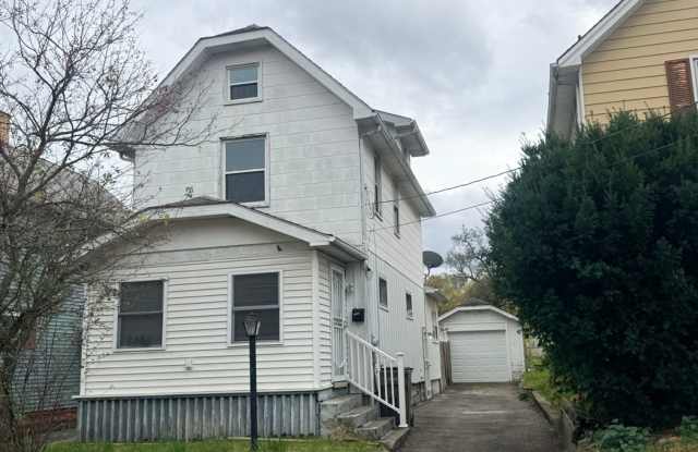 Spacious 3-Bedroom Home with Comfort  Charm in Youngstown photos photos
