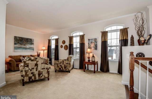 3321 EAGLE RIDGE Drive Gallery 4