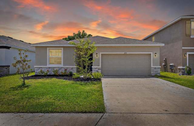 4 Bedroom / 2 Bath House photos photos