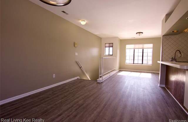 1572 MEADOW SIDE Drive Gallery 3