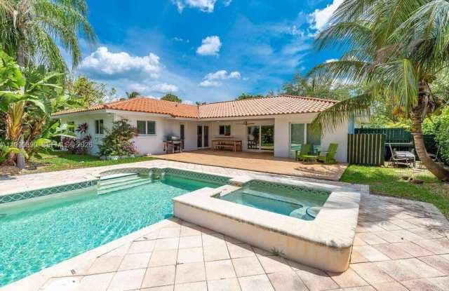 14610 Tarpon Dr photos photos