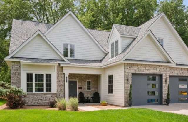 1032 Gardner Street E photos photos