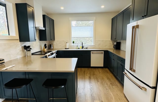 19896 Alderwood Cir - 19896 Alderwood Circle, Bend, OR 97702 19896 Alderwood Cir - 19896 Alderwood Circle, Bend, OR 97702