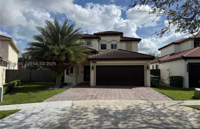 107 SE 22nd Ter Gallery 1