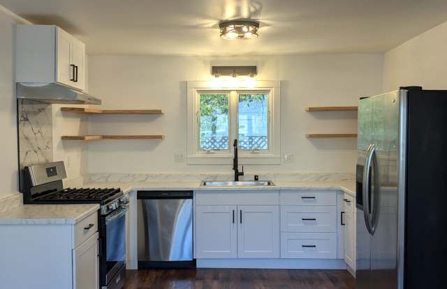 405 North Cloverdale Boulevard photos photos