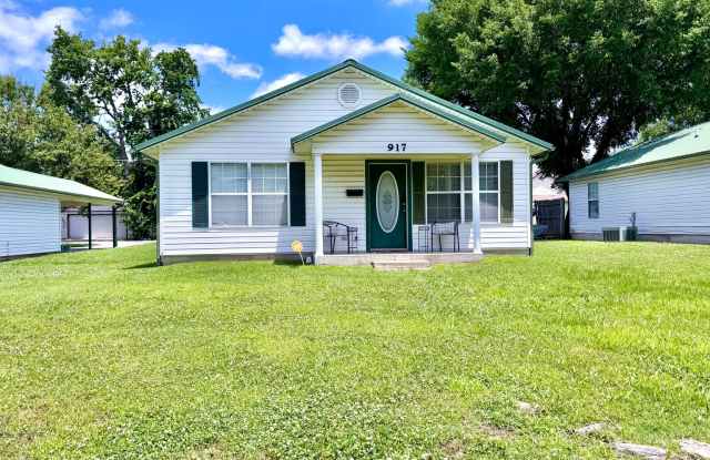 Clean & Comfortable 2 Bedroom Home in McAlester photos photos