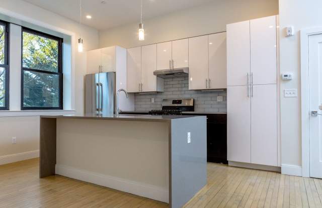 Renovated, Modern Split-Level Apartment – 2 Bed | 1.5 Bath | 1,088 Sq Ft photos photos