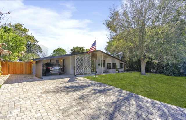 1811 Eastern Dr photos photos