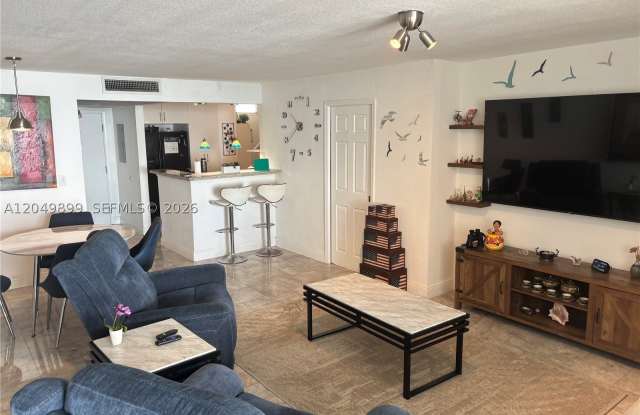 6450 Collins Ave Gallery 3