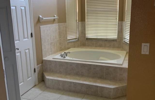 8902 Easthaven Court Gallery 4