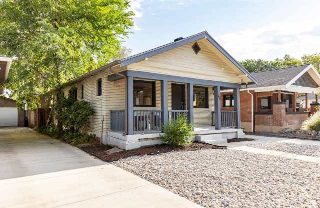 Lovely Liberty Wells Home! TWO Car Garage! Hardwood! photos photos