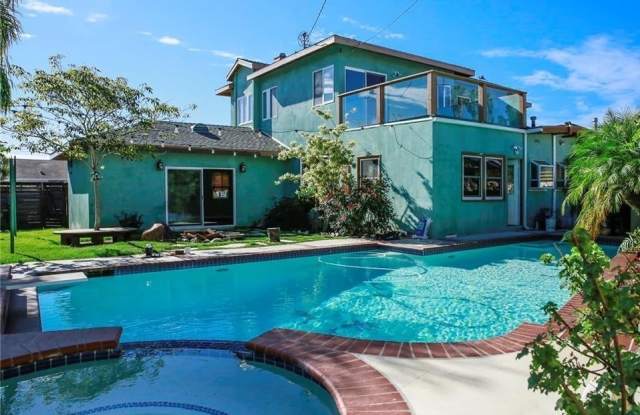245 Surf Place Gallery 2
