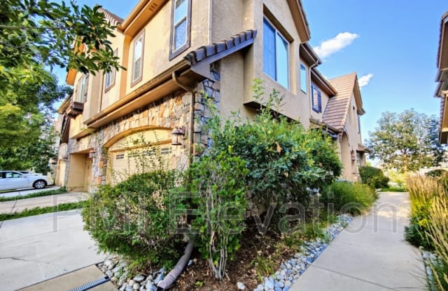 10148 Bluffmont Ln - 10148 Bluffmont Lane, Lone Tree, CO 80124