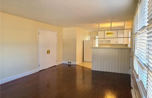 1806 South Hill Avenue Gallery 4