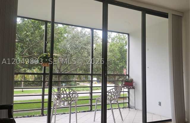 20400 W Country Club Dr Gallery 1