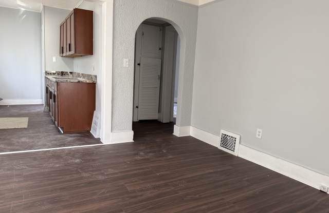 107 N Sanford St photos photos