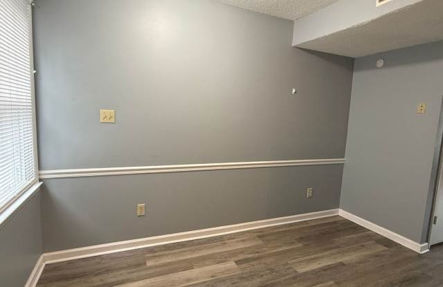 Nice 2 bedroom,  1.5 bath townhouse Gallery 4