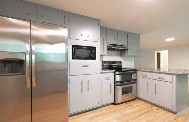 1200 South Dinsmore Trail Gallery 4