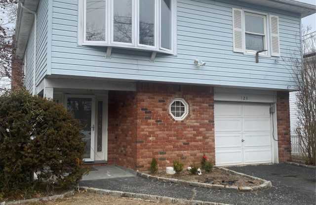 123 Lakeway Drive - 123 Lakeway Drive, West Babylon, NY 11704