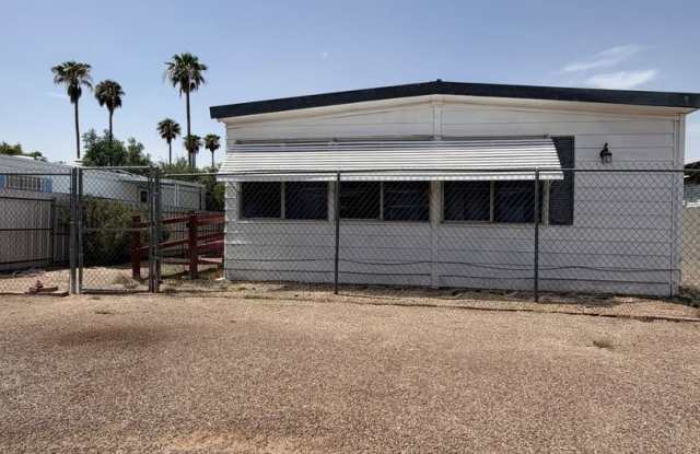 Spacious 2-Bedroom, 2-Bathroom Home with Covered Deck & Large Yard! Gallery 1