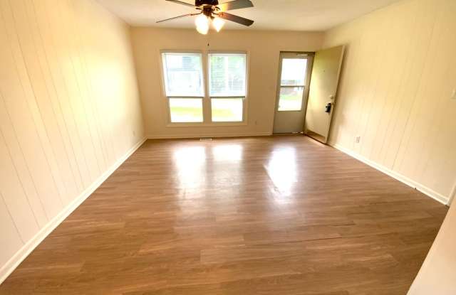Updated 3 bedroom house in great location - walk to downtown, UNC Campus! Gallery 3