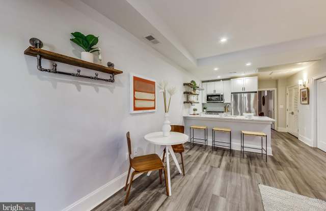 819 D Street NE unit: 7 Gallery 4