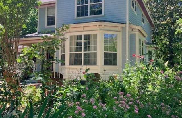 HISTORIC DOWNTOWN 3 bedroom 2.5 bath home photos photos
