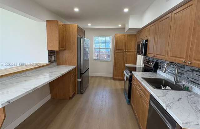 7150 SW 10th Street, Pembroke Pines, FL 33023 photos photos