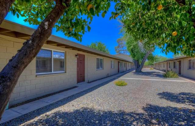 Charming 2 bedroom 1 bath - 2821 North Columbus Boulevard, Tucson, AZ 85712